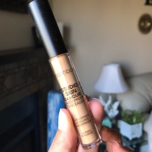 BRAND NEW Smashbox 24hr Waterproof Concealer
